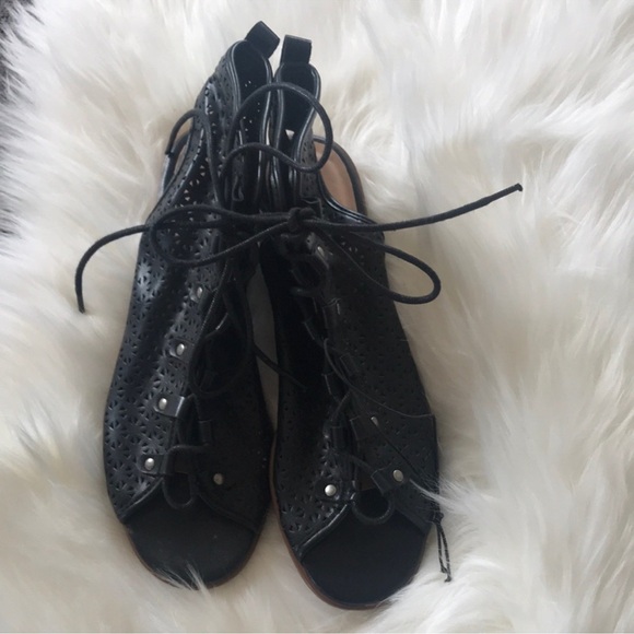 Me Too Gladiator Sandals, Sz 7.5 - Picture 2 of 3